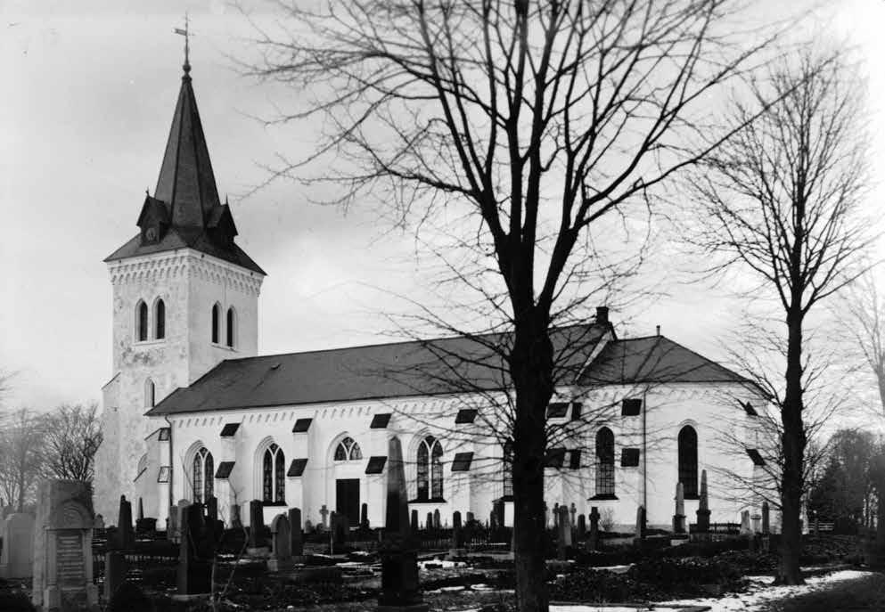 Ingelstorps kyrkogård har medeltida ursprung. Dagens kyrka ersatte den tidigmedeltida på 1870-talet. Under tidigt 1900-tal utvidgades kyrkogården.