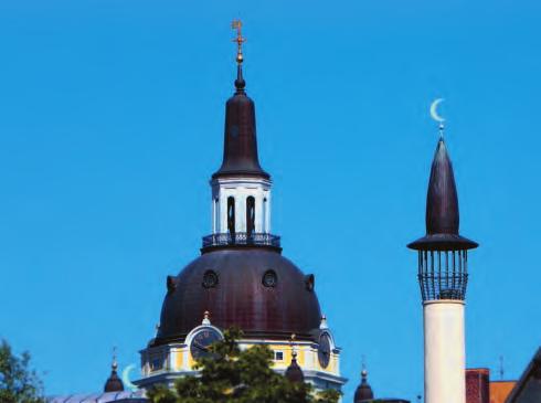 Stockholms moské och Svenska kyrkan GODA GRANNAR MED FLYKTINGARNAS HJALP I kvarteret mellan Stockholms moské och Katarina kyrka på Södermalm i Stockholm ligger Goda grannars mottagning.