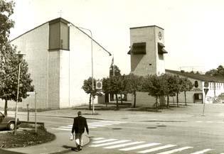 Åkersberga kvarn Kvarnbyggnad, belägen omedelbart söder om järnvägen i Åkersberga centrum. Byggdes 1917 och ägdes då av Gustaf Kahnlund.