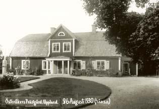 skolans lärare i den ordinarie skolundervisningen. Rektor för musikskolan är idag (2014) Jannes Karlsson. Österåkers prästgård uppfördes 1733.