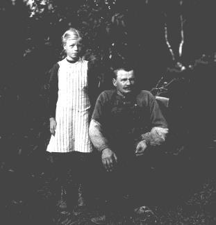 Englund, Eric 1915 2004. Född i Kälarne, Jämtland. Jur. kand. i Uppsala, reservofficer, deltog i FN-tjänst i repartrieringskommissionen i Korea. Kommundirektör och stadsjurist i Österåker 1963-1980.