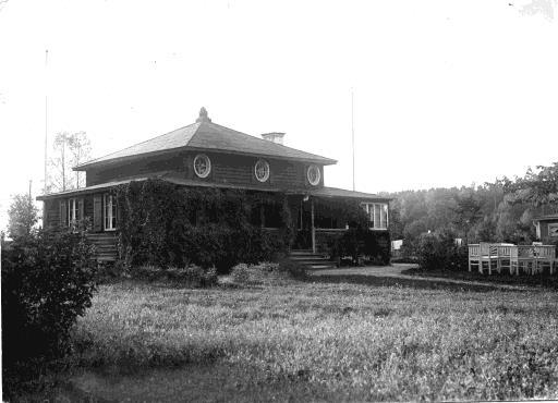 Kungliga Svenska Segelsällskapet KSSS Österskär var under första halvan av 1900-talet något av ett seglarcentrum i Stockholmsregionen.