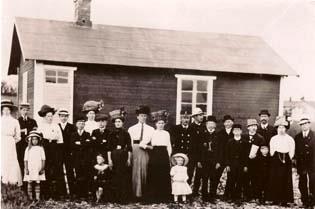 Den utökades 1936-1939 och kunde då även ta emot lastbilar och bussar. 1922-23 installerade verkstaden motorerna i skutorna Alcea, Sara och Davida.