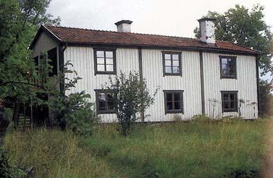 sialläkardistriktet blev förlagt till Åkersberg år 1889 delades huset till dels läkarbostad, dels apotek. Länsmansgården Kulturell oas i Skånsta.