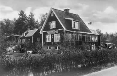 År 1909 färdigställdes en ny kvarn, som senare kompletterades med en ramsåg och en snickerifabrik. Industrin sysselsatte ett tjugotal personer.