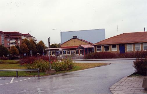Namnet Bergaskolan tillkom 1963, då Berga rektorsområde skapades med den nybyggda Hackstaskolan som låg- och mellanstadieskola.