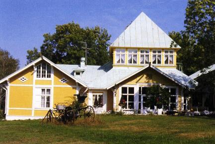 Roden, benämning på den östra delen av nuvarande Uppland, omfattande hela Upplands kust och utanför liggande öar. Området kallas idag Roslagen.