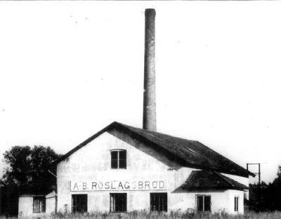 Österman med undantag för en del som ingått i 1897 års Stockholmsutställning. Husen är alla byggda i trä med mer eller mindre lövsågeriutsmyckad exteriör.