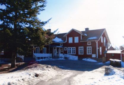 Roslagsbanan Södra Roslags kustbana. Roslags-Kulla kyrka Troligen 1642 uppfördes i Kulla en liten gårdskyrka på Östanå marker.