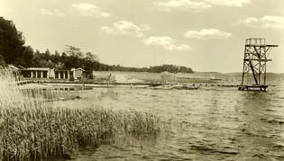 där kunde undervisa församlingens barn. Men inga spår finns av en sockenstuga förrän 1907, då bygget åter blir aktuellt.