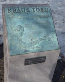 Kraus torg, Södra Bergshamra Cellisten, 1950-tal, brons av Liss Eriksson.