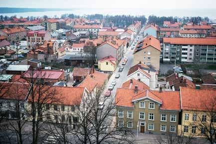 Kyrkogatan norrut från kyrktornet i maj 1977.