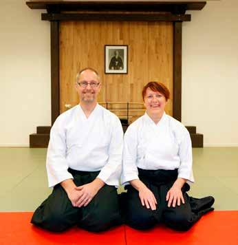 Aikido - lekfullt på fullt allvar Vi erbjuder en träning som är fri från tävling och där du utvecklar både kropp och sinne, säger Joakim och Anna-Karin som nu planerar att starta upp Alnö Aikido.