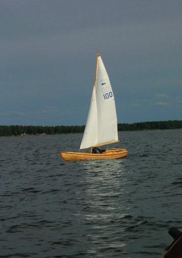 och Sten Sandström 2007 tog fram pluggen till en en öppen version av glasfiberskrovet.