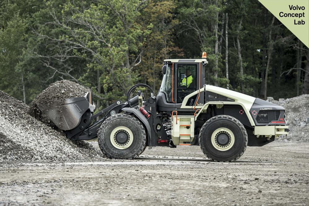 körs på exakt samma sätt som en vanlig Volvo-grävmaskin. Om kabeln ansluts startar maskinen automatiskt i elektriskt läge. Om den inte gör det startar maskinen i dieselläge.