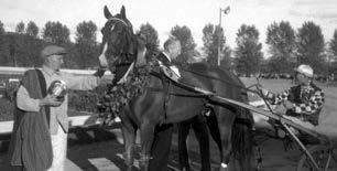 SOLVALLA FRÅN START TILL NU 1925 27 maj 1925 Stockholms Travsällskap bildas. 1927 31 juli 1927 Invigning av Solvalla.