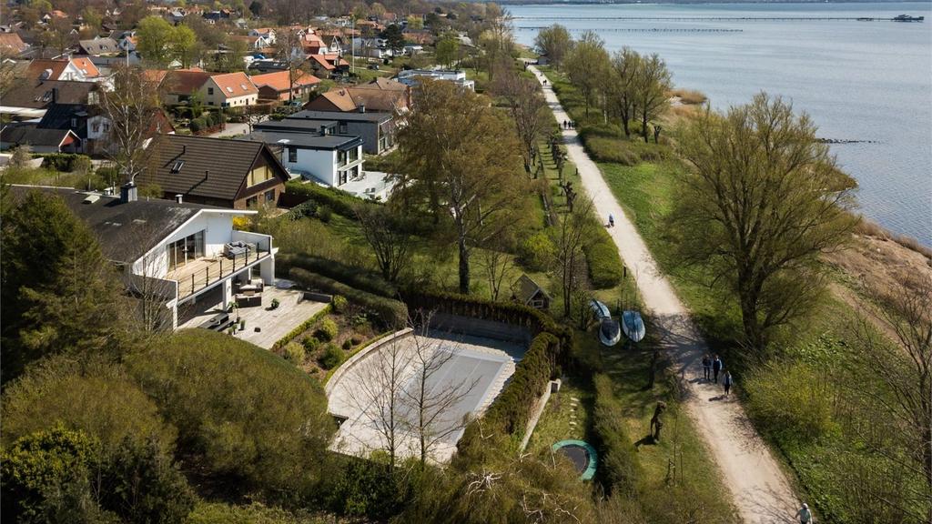 Villavägen i Danderyd utanför Stockholm har seglat upp till förstaplatsen med ett snittpris på hela 18 830 000 kr.