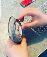 Experiment 3 Kompassen, ett experiment kring magnetism Här fick barnen se kompassen, vi lade den på bordet eller golvet, och studerade den.