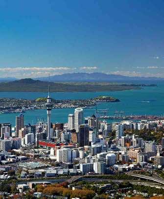 Där får vi vackra vyer över staden och dess omgivning. Hotell: Sky City Hotel Auckland Dag 15 Auckland - Val- och delfinsafari Ledig för egna aktiviteter.