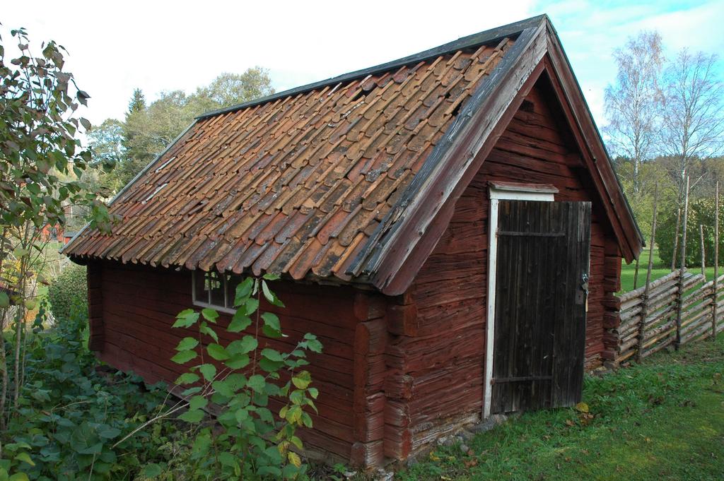 4 KÄLLARSTUGAN Tillkomstår för stugan är okänt, men möjligen