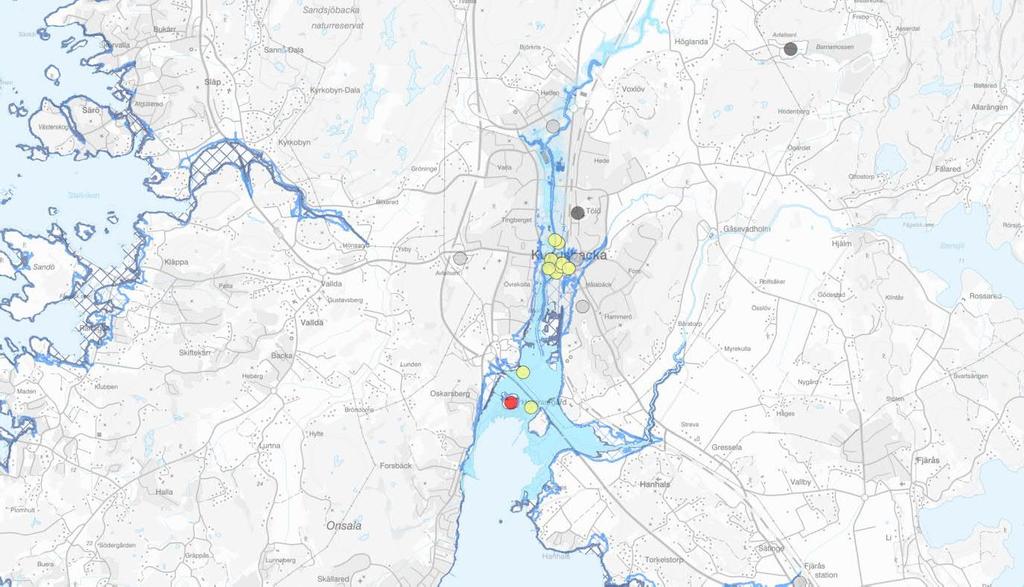 Inom avgränsningsområdet finns potentiellt förorenade områden. Av dessa påverkas ett område av översvämningar från Kungsbackaån eller havet vid olika återkomsttider, se tabell 18 nedan.