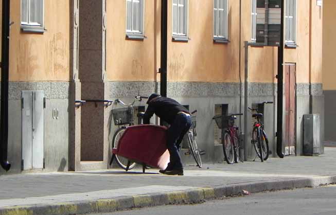 Åtgärdsområde F mar nytänkande. Den offentliga sektorn bör därför medvetet förbättra sina upphandlingar i syfte att bidra till ekonomisk förnyelse, innovation och minskad miljöpåverkan.