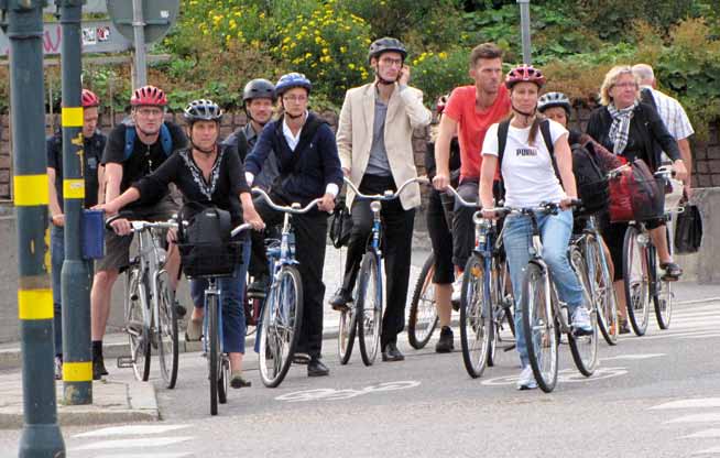 Cyklister vid Tegelbacken. Foto: Christina Fagergren/Länsstyrelsen. Åtgärdsområde B: Möjliga åtgärder för energianvändning i bebyggelse B1 B2 B3 B4 B5 B6 B7 Energieffektivisera befintlig bebyggelse.