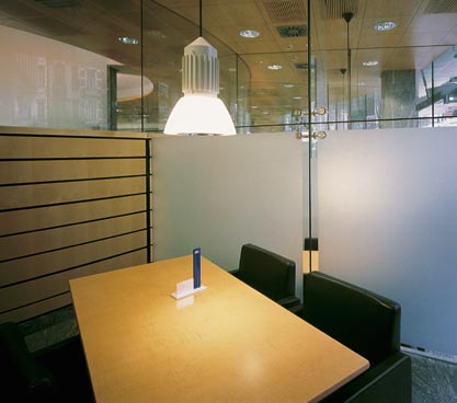 SAINT-GOBAIN GLASS COMFORT SGG STADIP SILENCE SGG climaplus SILENCE Glas med upp till 51 ljudreduktion Användningsområden SGG Stadip Silence används i interiöra partier, dörrar och rumsavdelare för
