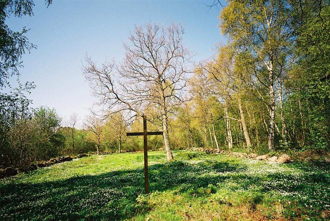 OED med Oa-kärret, Oa-dammen, Oa-slänten och Oa-hallarna ligger på öns smalaste näs drygt 600 meter brett.
