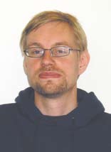 Jens Holm är född och uppvuxen i Matfors utanför Sundsvall, men bor nu i Hammarby Sjöstad, Stockholm. Toivo Jokkala är journalist och författare, utbildad samhällsvetare vid Stockholms universitet.