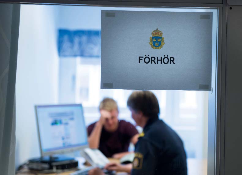 Rikspolisstyrelsens utvärderingsfunktion Rapport 2013:7 Polisens förhör med misstänkta Svensk utbildning i internationell