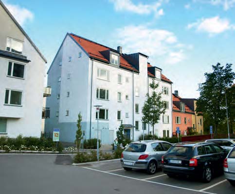 Grannskapet Järla består i vårt arbete av två delar, undersökningsobjektet med ett bullerutsatt bostadshus längs Järlaleden och referensobjektet med två bullerskyddade bostadshus på gårdssidan.