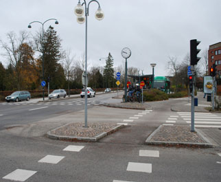 Dragningen görs i befintlig gata reserverad för kollektivtrafik i början och slutet av ÖVERSIKTSKARTA avsnittet, längs NORDÖSTRA mittensträckan LUND följer 1:10000 spåret (A4) Sölvegatan.