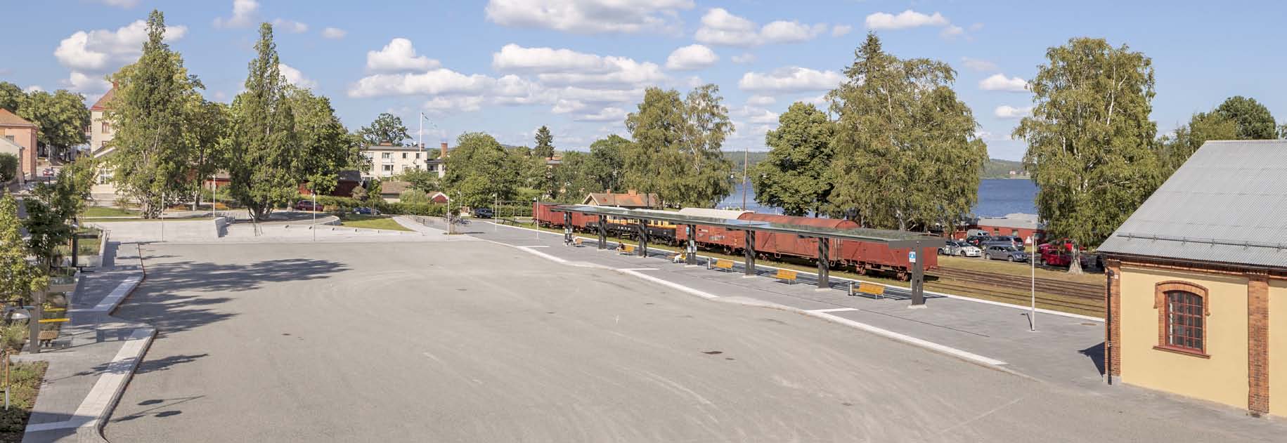 tretton samverkansprojekt Ljusgrått asfaltgrus valdes som beläggning på bussterminalens markyta för att skapa en harmoni med stadens stenbelagda gator.