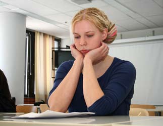 som ett problematiskt förhållningssätt och många skulle därför vilja bli av med sin blyghet. Temperamentsdrag är emellertid relativt bestående sätt att förhålla sig till nya situationer.