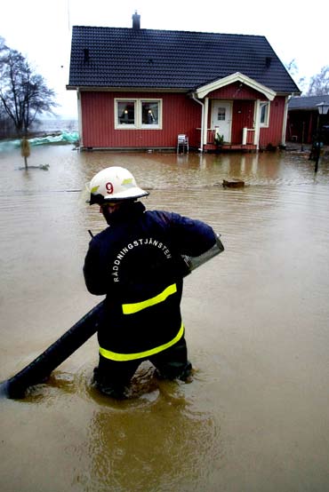 Innan något händer Se över din bostad Olyckor är ju inte bara bränder och stormar. Där finns risken att falla, klämma sig, skära sig och mycket mer.