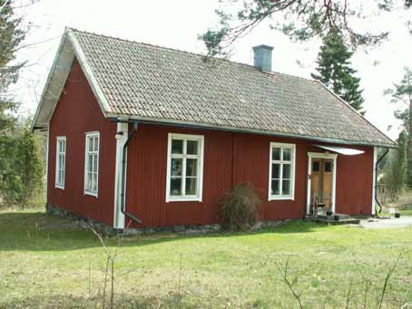 Bönhuset i Skeppsmyra, nu privat fritidshus. önskade själva bygga ett kapell, vilket de också gjorde vid Dragsviken - det kapell som blev kyrka, sedan Björkö-Arholma 1914 blivit en egen församling.