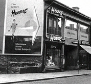H&M:s historia en passion för mode Ända sedan vår grundare Erling Persson öppnade den första Hennes-butiken 1947 har H&M utgått från att erbjuda kunderna mode och kvalitet till bästa pris.