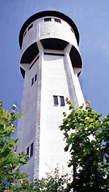 Gamla vattentornet Tornet byggdes 1905 av C.A. Ambrosius, på privat initiativ. Tornet byggdes av armerad betong, vilket var ovanligt då.