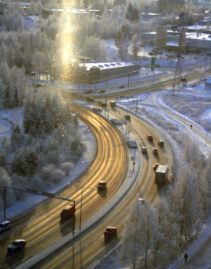 KLUCK 2 BYGGNAD LUFTKVALITET HÄLSA KLUCK 2 BYGGNAD LUFTKVALITET HÄLSA ler ytor med motsatt laddning som ger jonerna dess förmåga att rena luften.