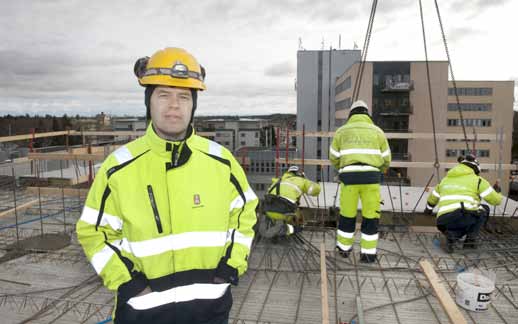 David är det enda skyddsombudet i det här bygglaget som jobbar med husets stomme. Sedan kommer inredningslaget, med ett annat skyddsombud.