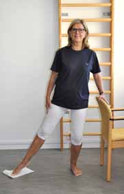 Gör sedan övningen på andra benet. Styrketräning höftmuskler Utgångsposition: Stå på ett ben. Fäst ett gummiband runt till exempel ett bordsben och trä gummibandet runt vänster fot.
