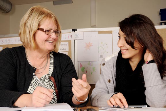 Studiehandledning Enligt skolverkets allmänna råd har varje elev som har behov av studiehandledning på sitt modersmål rätt till det.