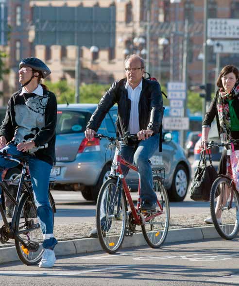 MÅL OCH FÖRUTSÄTTNINGAR Vision och mål 1 VISION OCH MÅL Cykelprogrammet är en fördjupning och konkretisering av två av trafikstrategins tre huvudmål: Ett lättillgängligt regioncentrum och Attraktiva