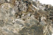 Malmmineral Färg, hårdhet, kristallform och brottyta är några av de egenskaper som kan användas för att identifiera olika mineral.
