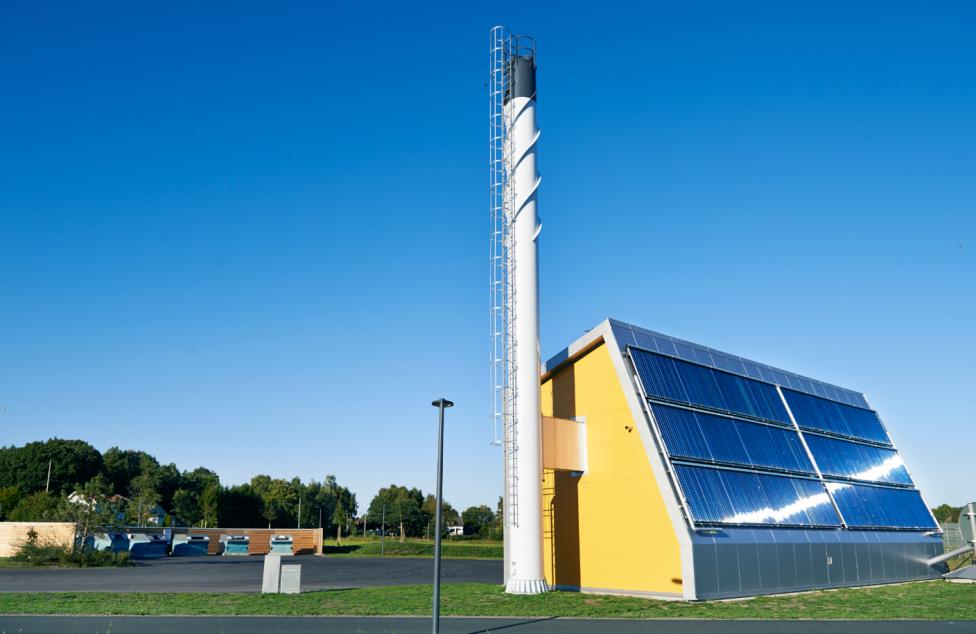 Då bostäderna antas ha ett TVV-behov på 280 000 kwh kan större delen av områdets TVV-användning täckas av överskottsenergin från kylmaskinerna.