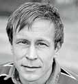 Mikael Mattsson Lektor, PhD Gymnastik- och idrottshögskolan Filip Larsen PhD Karolinska Institutet H-C Holmberg Professor Nationellt Vintersportcentrum Åre-Östersund Mittuniversitetet D e n här artik