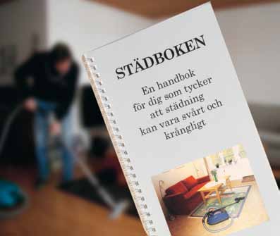Att organisera och genomföra Städboken visar, steg för steg i text och bilder, hur man veckostädar och storstädar olika rum i sitt hem.