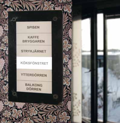 Trygghet Reminder C.Status är ett påminnelsestöd för att se status av utrustning. Olika sensorer kan känna av om till exempel spis, kaffebryggare och strykjärn är avstängda.
