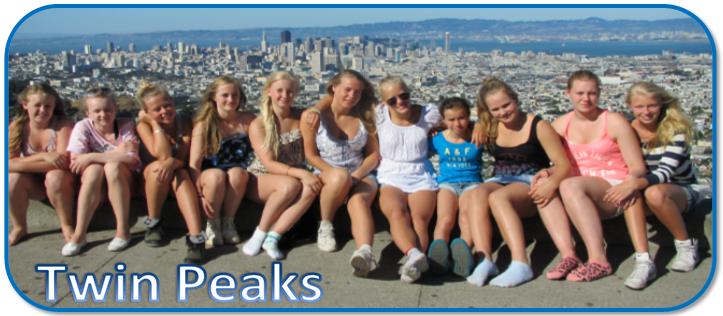 Vi åkte till Twin Peaks som har en fantastisk utsikt och här togs många kort med San Fransisco som bakgrund